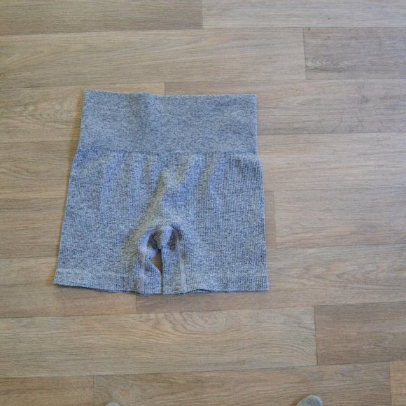 NWT Colsie Ribbed Seamless Lounge Biker Shorts - Picture 2 of 2